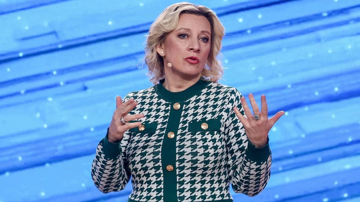 Захарова прокомментировала поведение Макрона