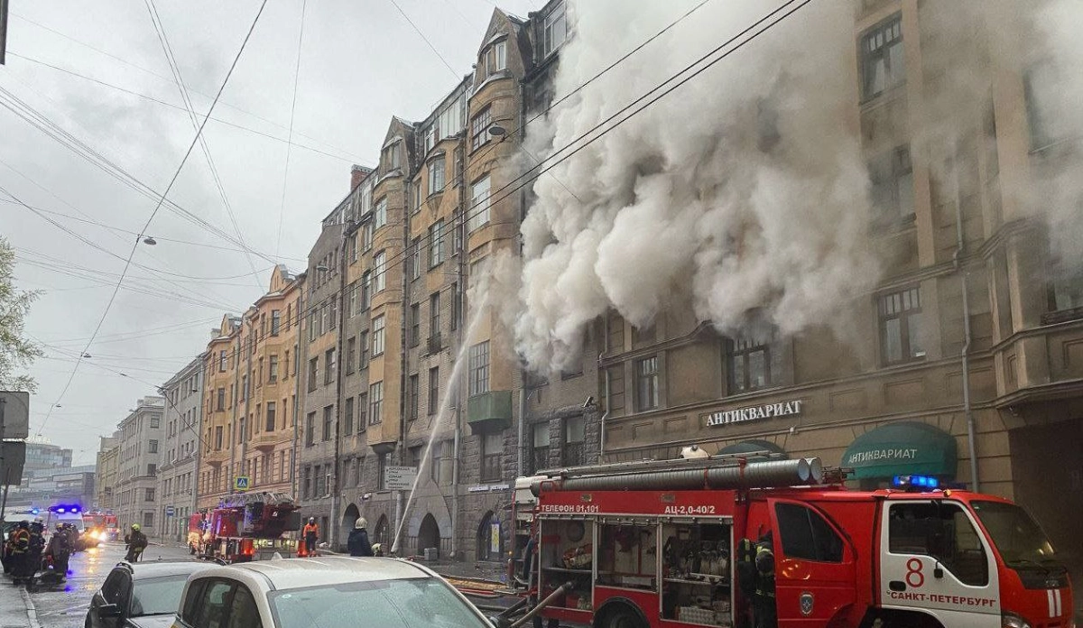 В Петербурге загорелись две квартиры