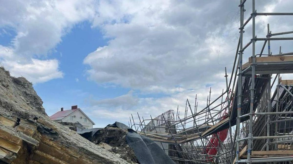 В Геленджике под завалами после обрушения грунта оказались граждане Киргизии