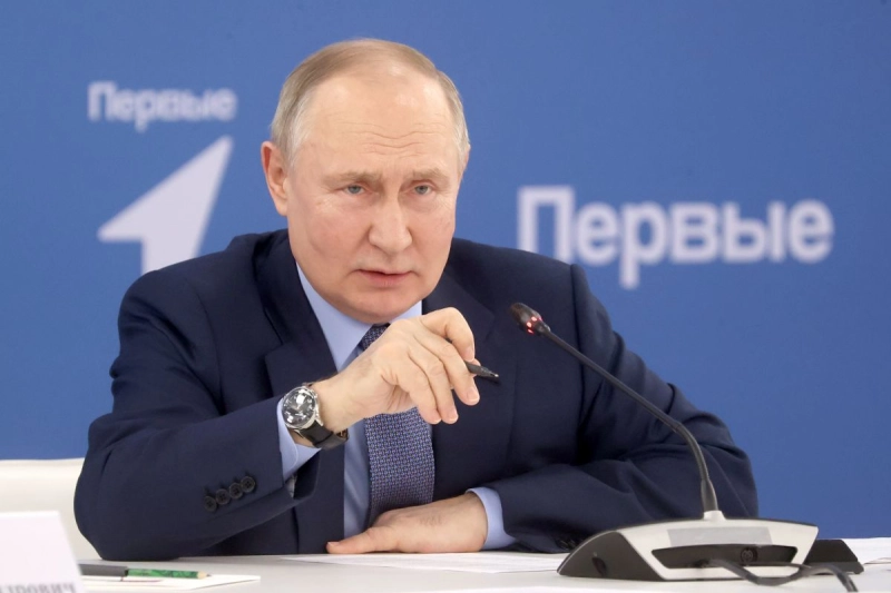 Путин поручил сформировать межведомственную группу по вопросам воспитания молодежи