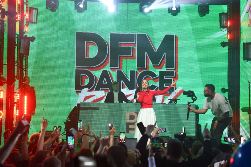 Все звезды танцевальной музыки на DFM Dance Party