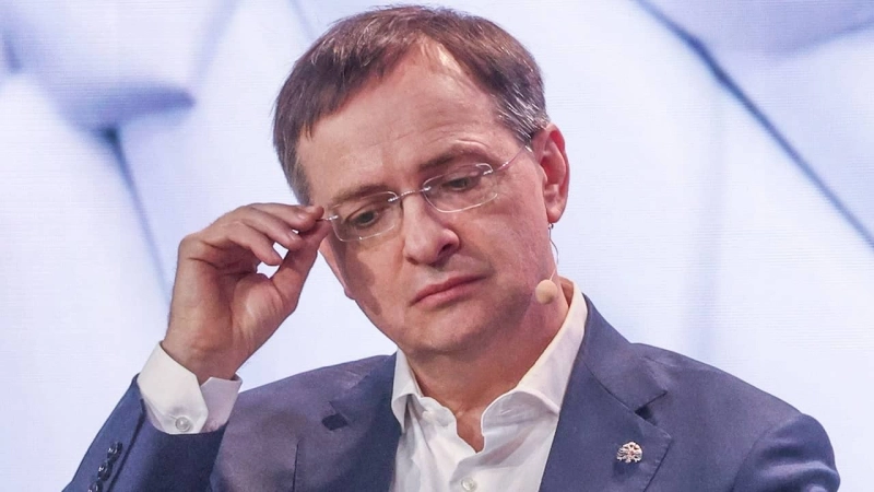 Мединского в переговорную команду назначил Президент