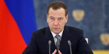 Медведев поручил убрать урожай