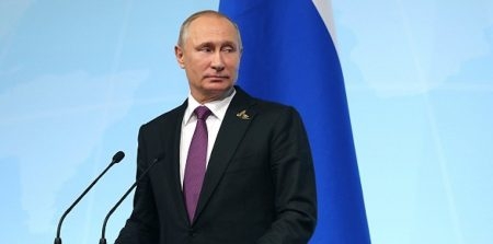 Путин призвал к достойной оплате медиков