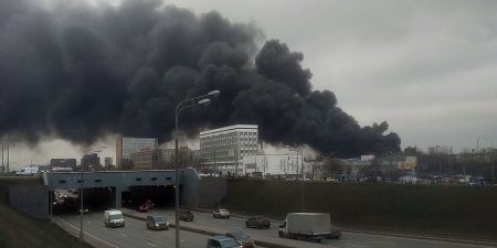 Названа причина взрывов во время пожара на складе в Москве