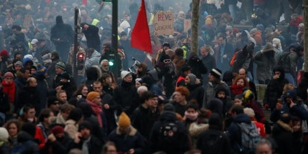 В Париже началась акция протеста против пенсионной реформы