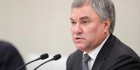 Володин поручил разобраться с ростом цен на лекарства и маски