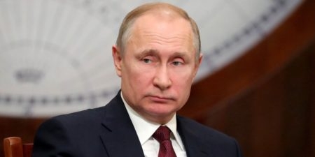 Путин напомнил о недопустимости снятия надбавок учителям