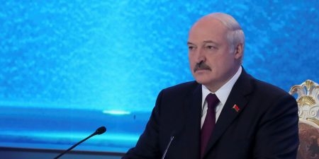 Макрону с мусульманами поможет Лукашенко?