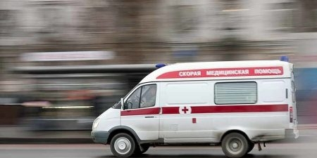 В столице автобус врезался в столб