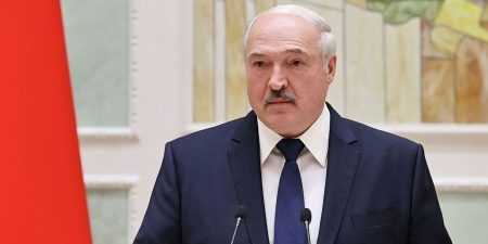 Лукашенко заявил, что готов предстать перед "демократическим" судом