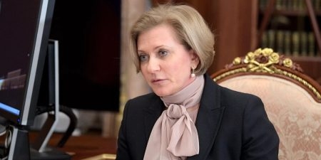 Попова исключила передачу COVID-19 от вакцинированного