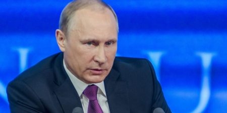 Путин считает важным "пресекать" мифы о блокаде Ленинграда