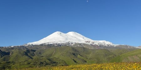 Тела погибших на Эльбрусе спустили