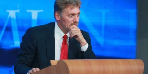 Песков назвал преждевременными разговоры о продлении новогодних каникул из-за COVID-19