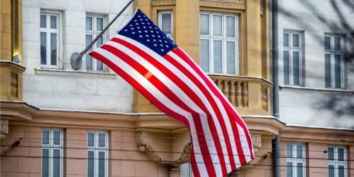 Помощник госсекретаря США Донфрид прибыла на встречу с Козаком в Москве