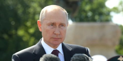 Путин заявил о планах снять ограничения для контактных лиц с больными COVID-19