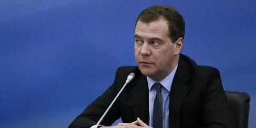 Медведев заявил, что РФ способна погашать обязательства в любой валюте, если не создавать искусственных проблем