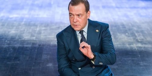 Медведев: "Мы сделаем все, чтобы не допустить появления ядерного оружия у враждебных к нам соседей"