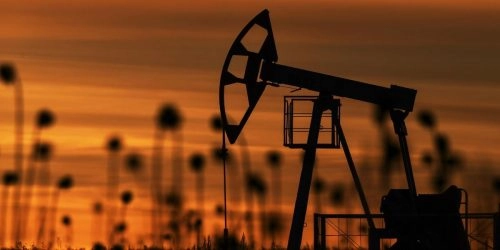 Стоимость нефти упала ниже 82 долларов впервые с 11 января