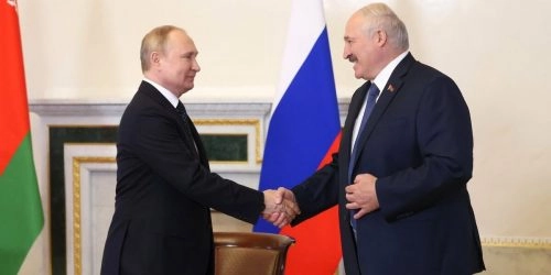 Песков заявил, что Путин и Лукашенко на встрече в Минске смогут обсудить военные вопросы