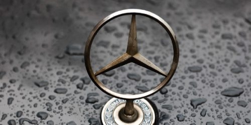 Из-за стрельбы на заводе Mercedes погиб человек