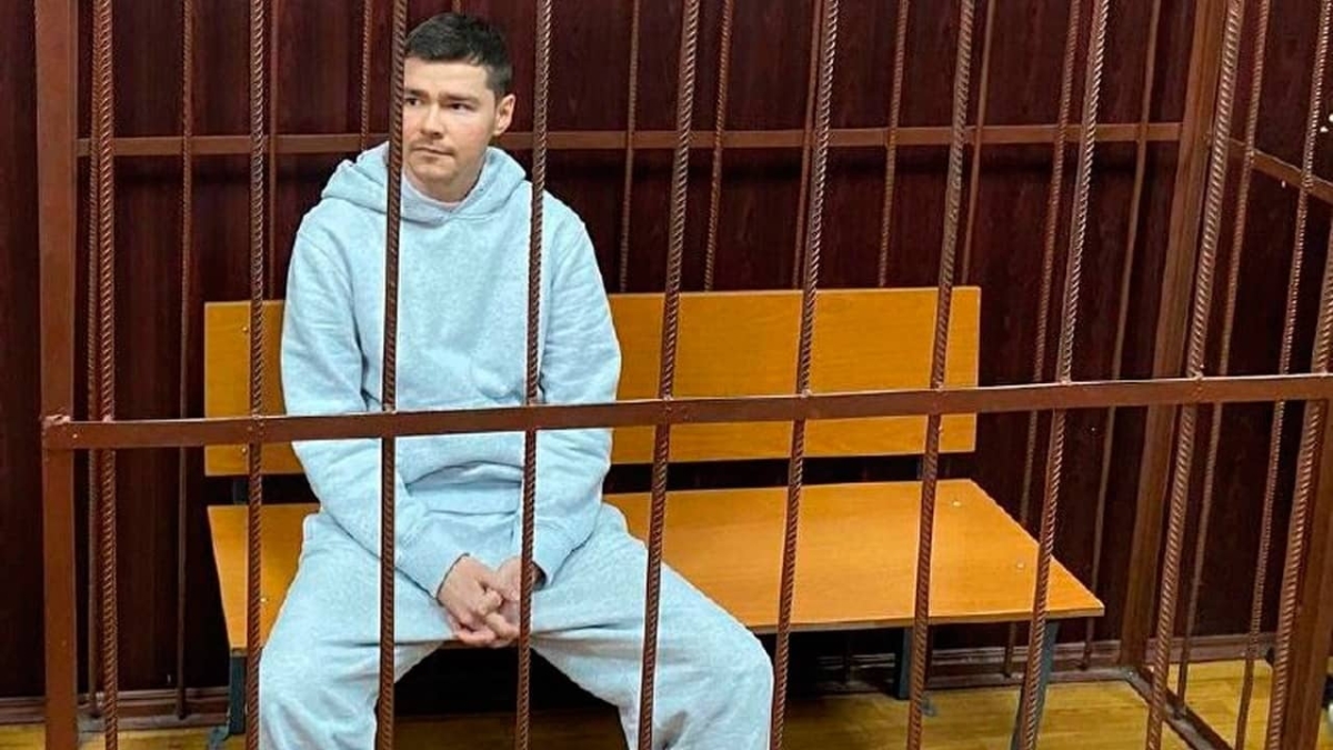 Суд решил оставить в СИЗО блогера Шабутдинова