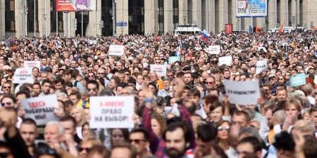 "Президент обращает внимание на происходящее", - Песков о реакции Путина на протесты