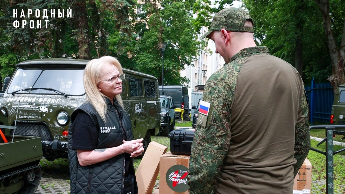 Лариса Долина и Андрей Соколов вместе с Народным фронтом передали бойцам харьковского направления необходимое оборудование