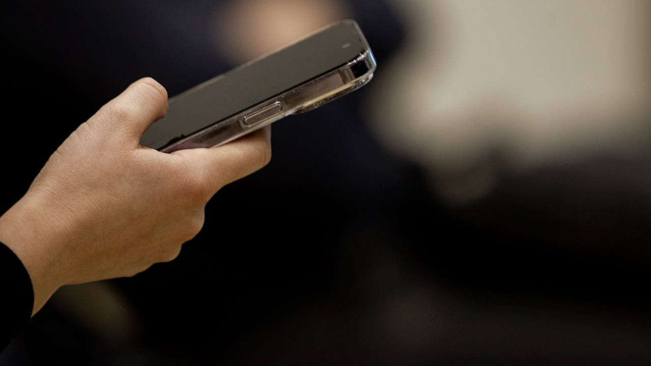 Минцифры готово ударить кибермошенников законом по IMEI
