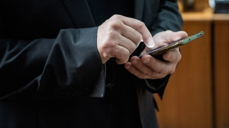 Минцифры готово ударить кибермошенников законом по IMEI