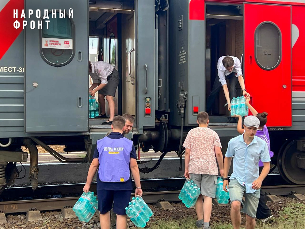 Народный фронт оперативно оказал помощь тысячам пассажиров, застрявшим из-за атаки БПЛА в Ростовской области