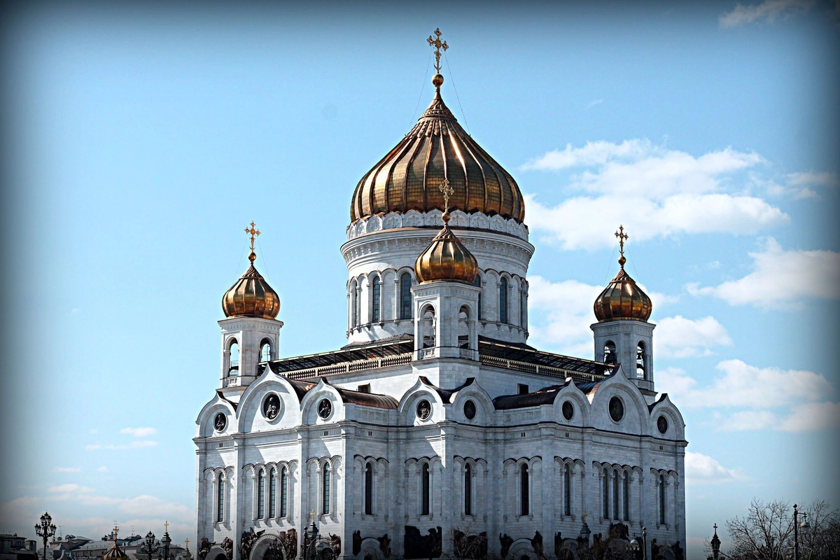 Священник объяснил причины плохого самочувствия в храме