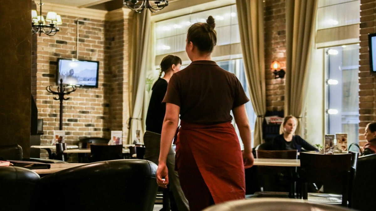 Москвичи стали реже посещать кафе и рестораны