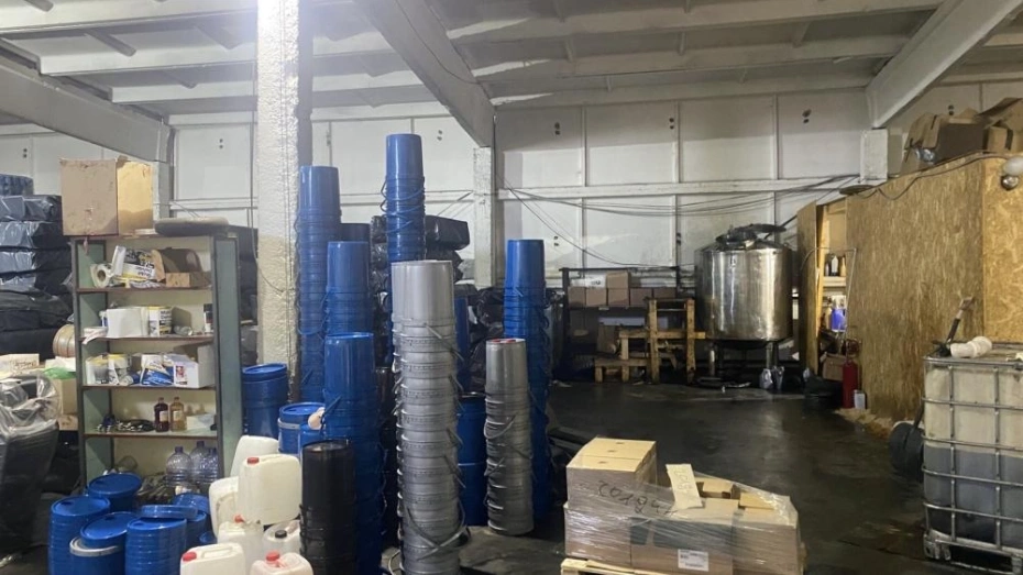 Во Владимирской области пресекли работу подпольного цеха по производству моторных масел