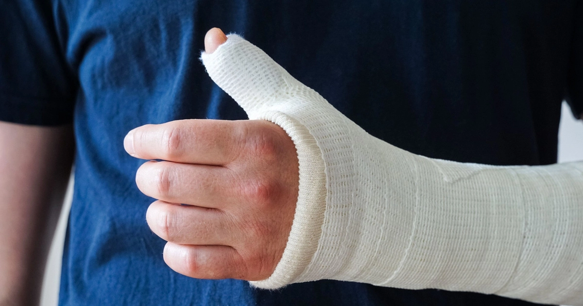 Школа в Петербурге выплатит компенсацию за травму ученика на перемене