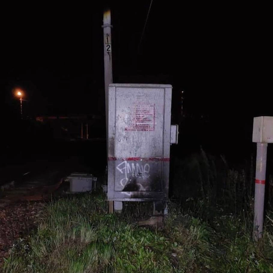 Подростку в Подмосковье грозит до 20 лет за поджог релейного шкафа