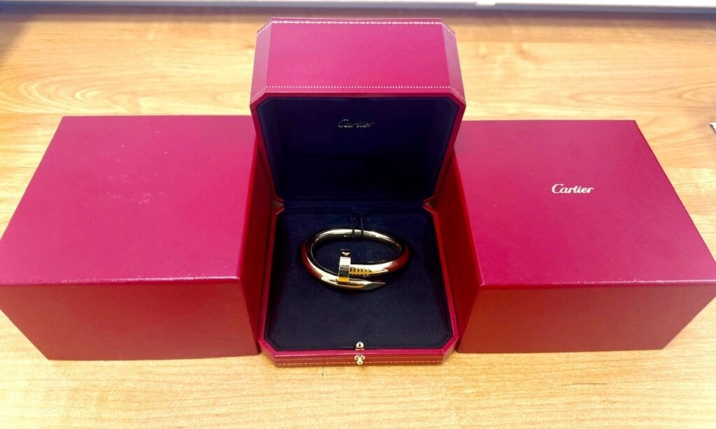 Таможенники в Сочи изъяли браслет Cartier за 5 млн рублей