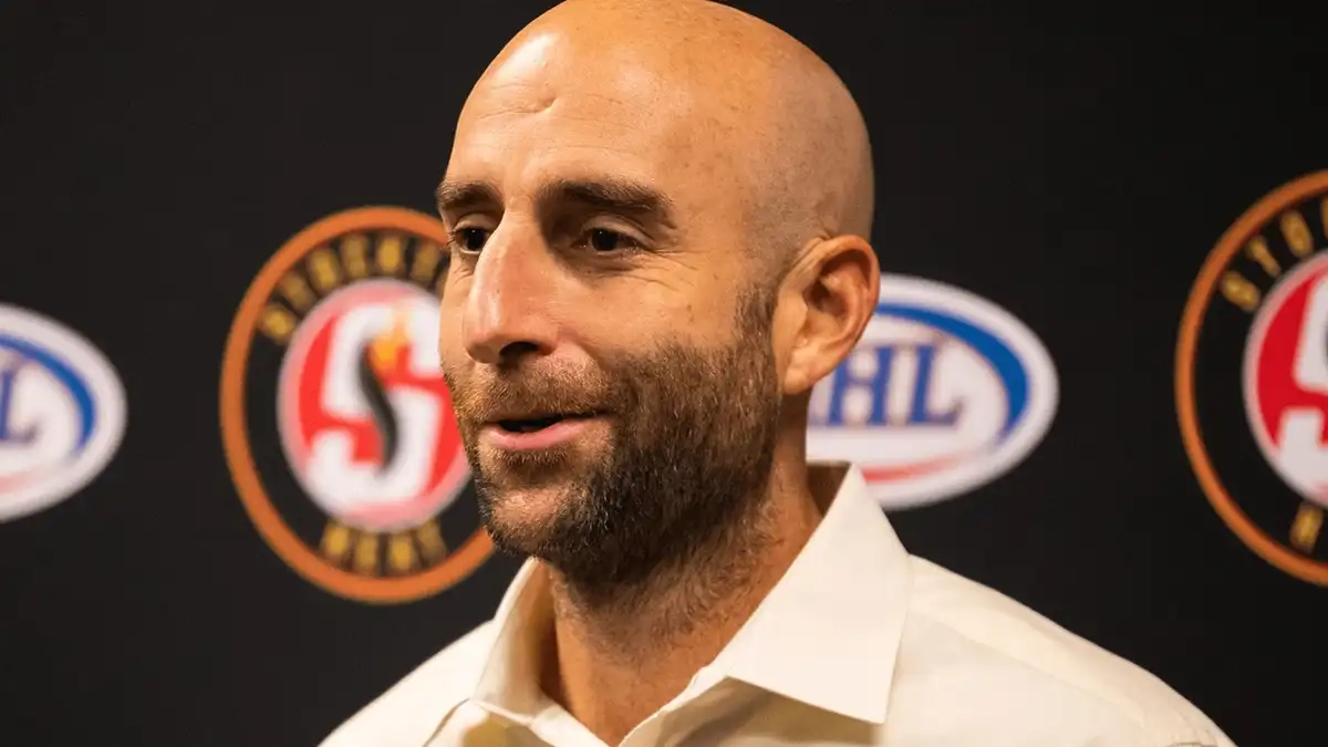 Помощник тренера "Вашингтона" отправлен в отпуск на фоне расследования НХЛ