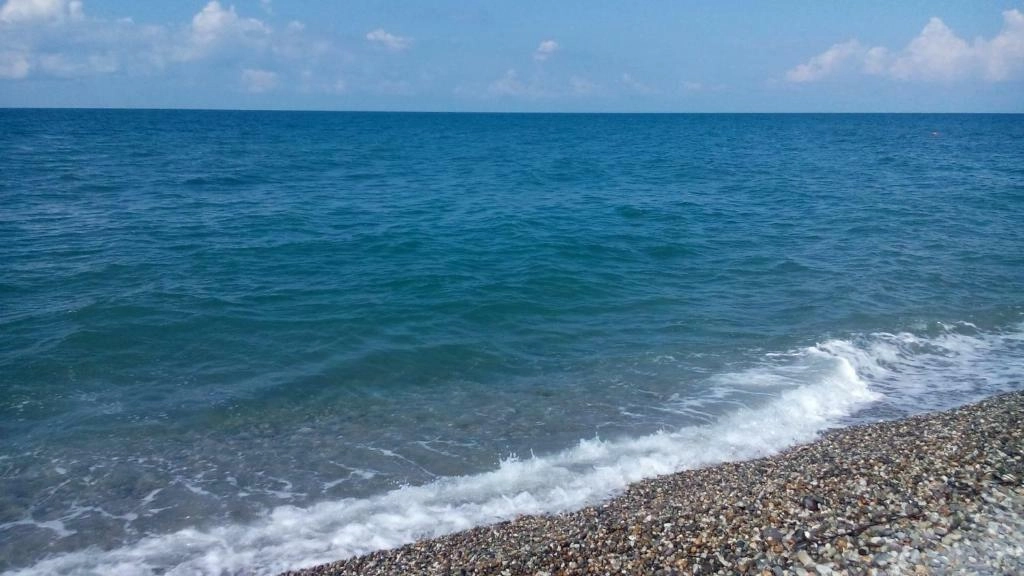 Туристка скончалась на пляже в Сочи после внезапного ухудшения самочувствия