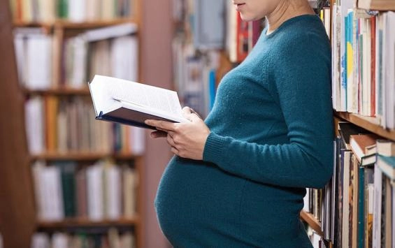 Студентки подали около 3 тысяч заявок на пособия по беременности