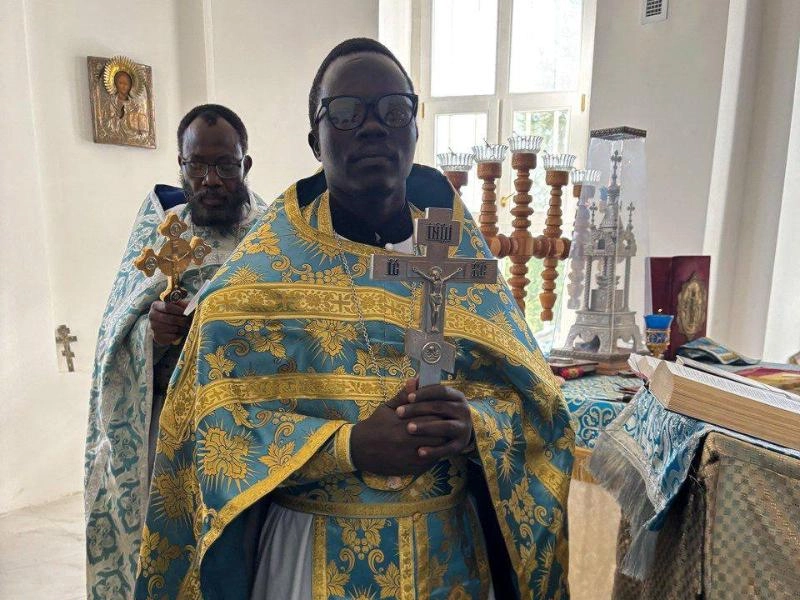 Чернокожие священники из Африки отслужили литургию в подмосковном храме