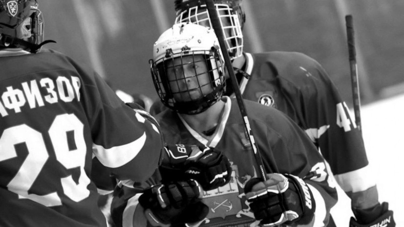 Хоккеист скончался во время матча Ночной хоккейной лиги