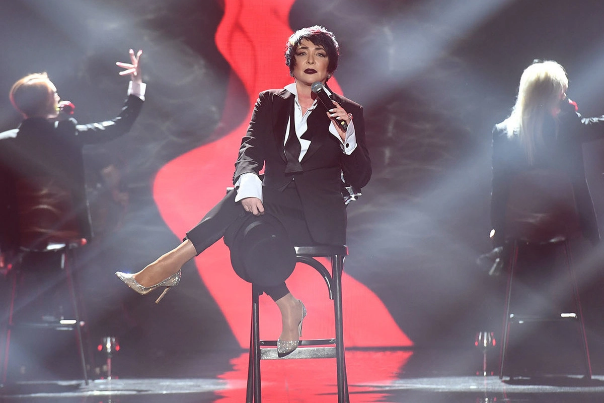 Лолита Милявская встала на колени и извинилась за высокие цены на билеты  