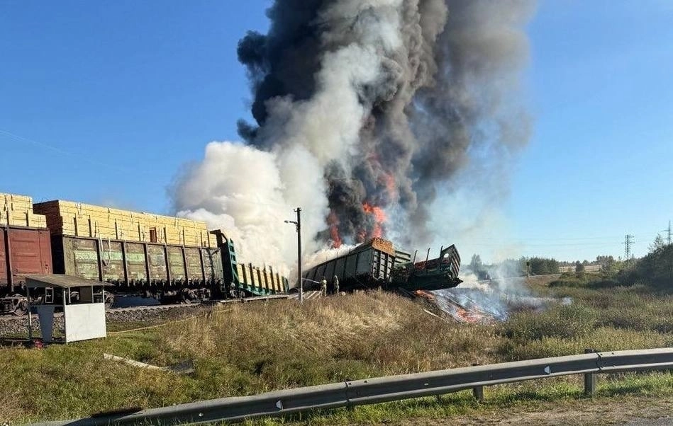 Шесть вагонов с топливом сошли с рельсов в Смоленской области
