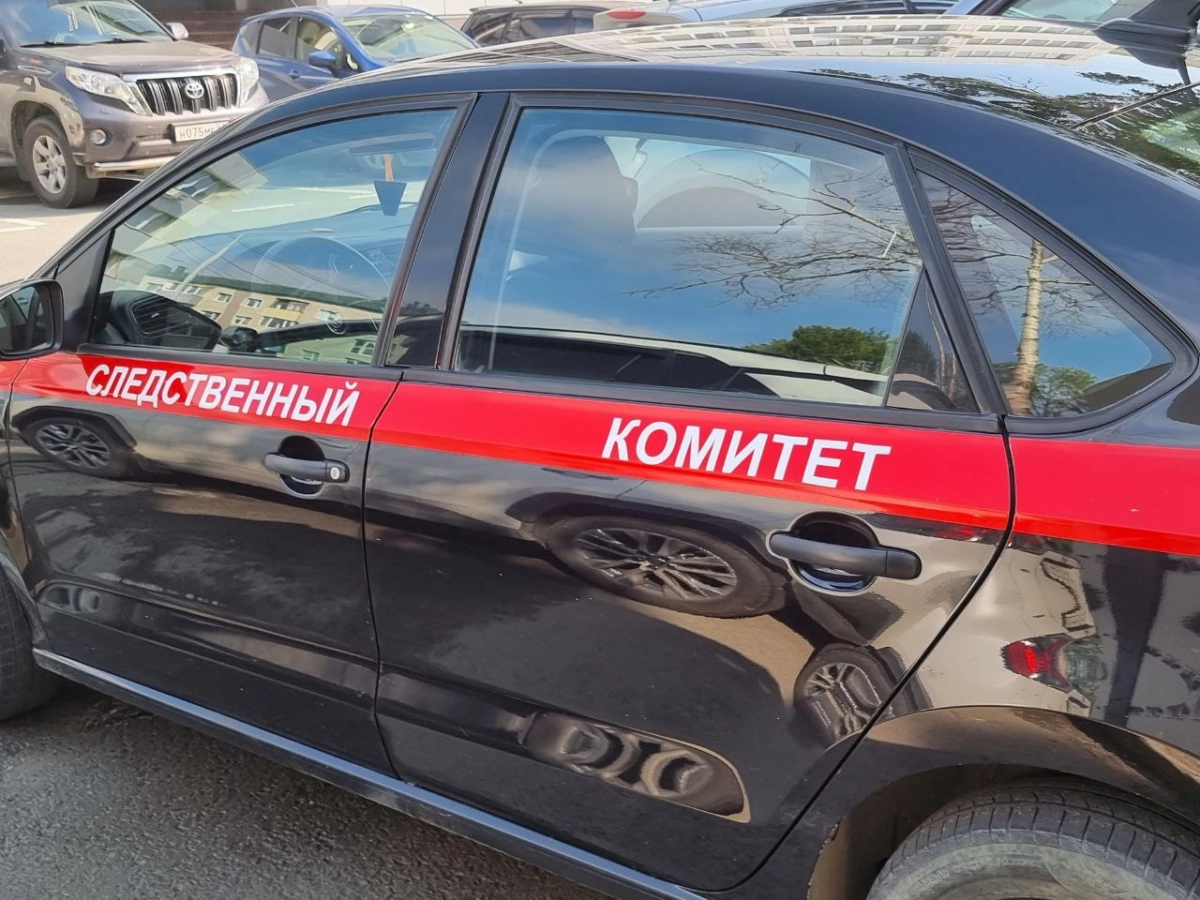 Семиклассник погиб после падения с крыши пятиэтажки в Долинске