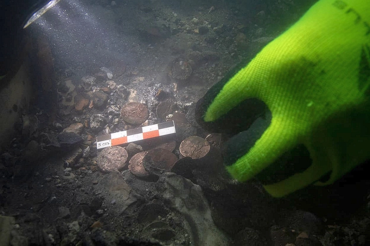 Американские исследователи обнаружили клад стоимостью около $1 млн на затонувшем более 300 лет назад испанском судне