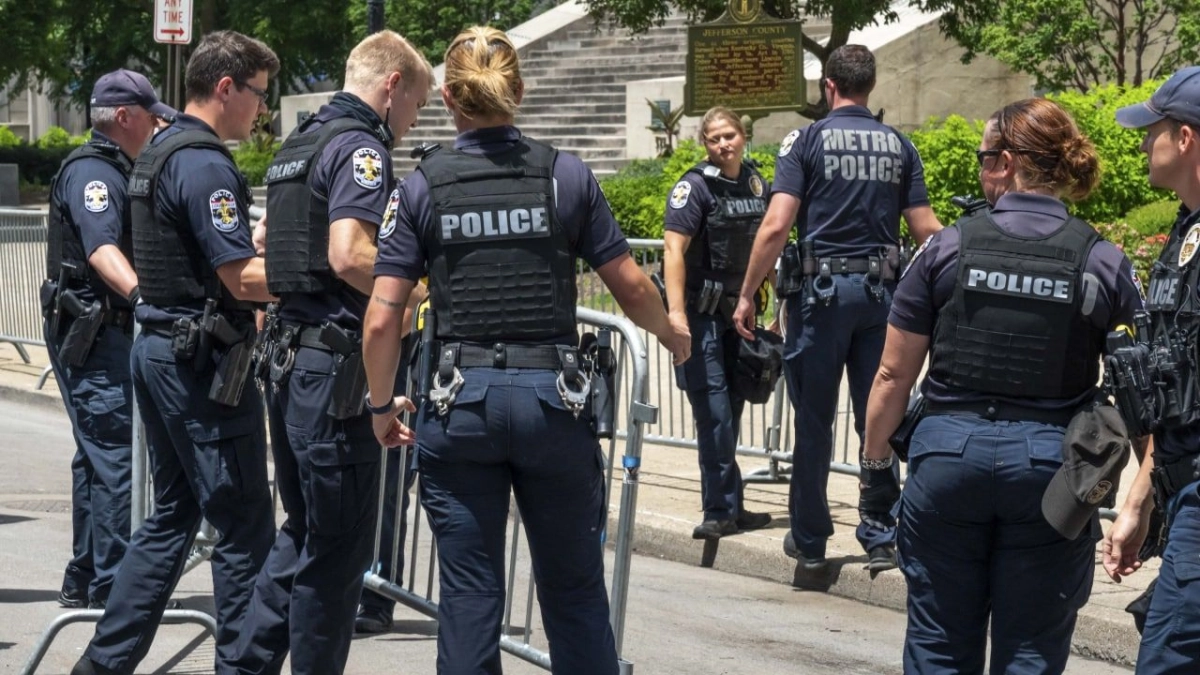 32-летнюю женщину в США обвинили в смерти сына из-за сна в автомобиле