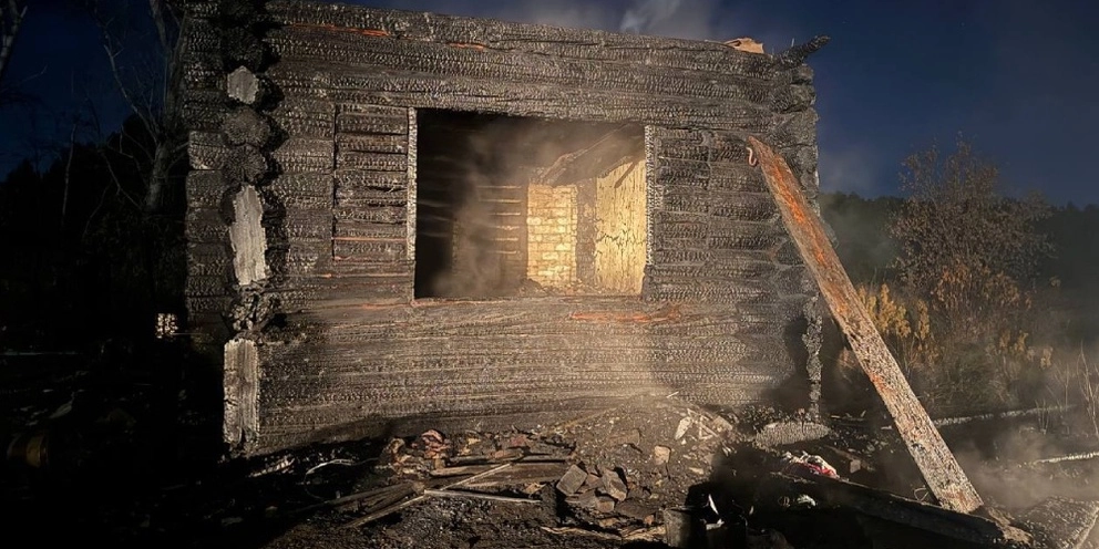 В Курганской области пьяный мужчина сжег дом с бабушкой и детьми