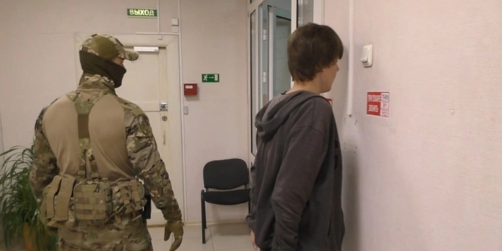 Подростка в Кировской области осудили на 6 лет за поджог на железной дороге по указанию из Украины